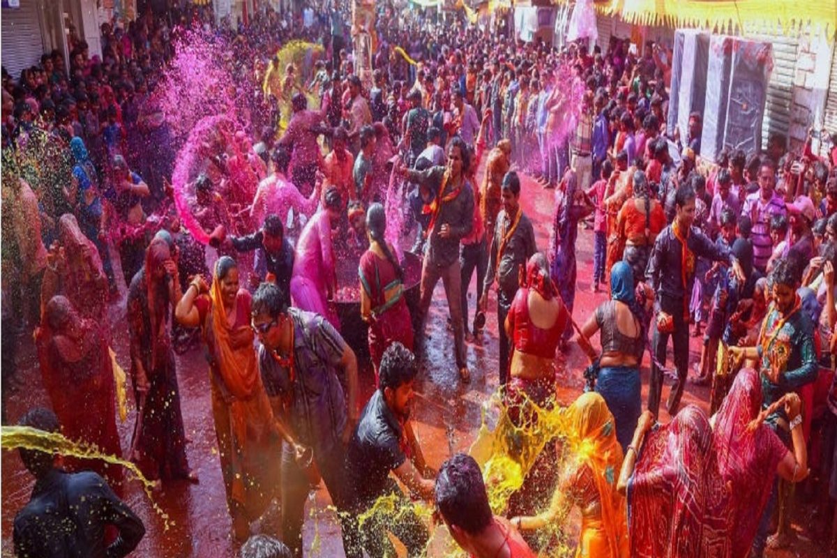 Maharashtra Holi Guidelines: होळी आणि रंगपंचमीसाठी राज्य सरकारकडून नियमावली जाहीर, वाचा काय आहेत नियम