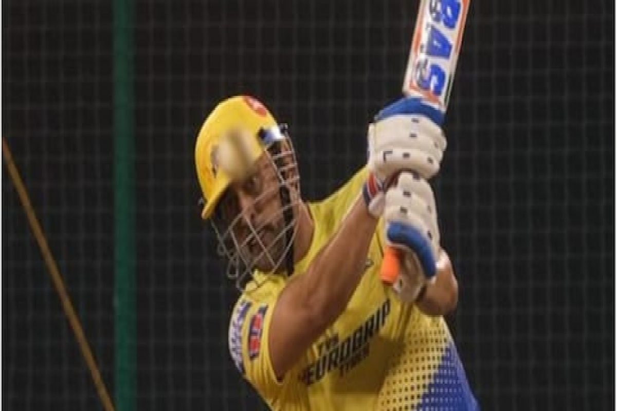 IPL 2022 : नव्या सिझनमध्ये धोनी करणार बॉलर्सची धुलाई, विश्वास बसत नसेल तर पाहा VIDEO