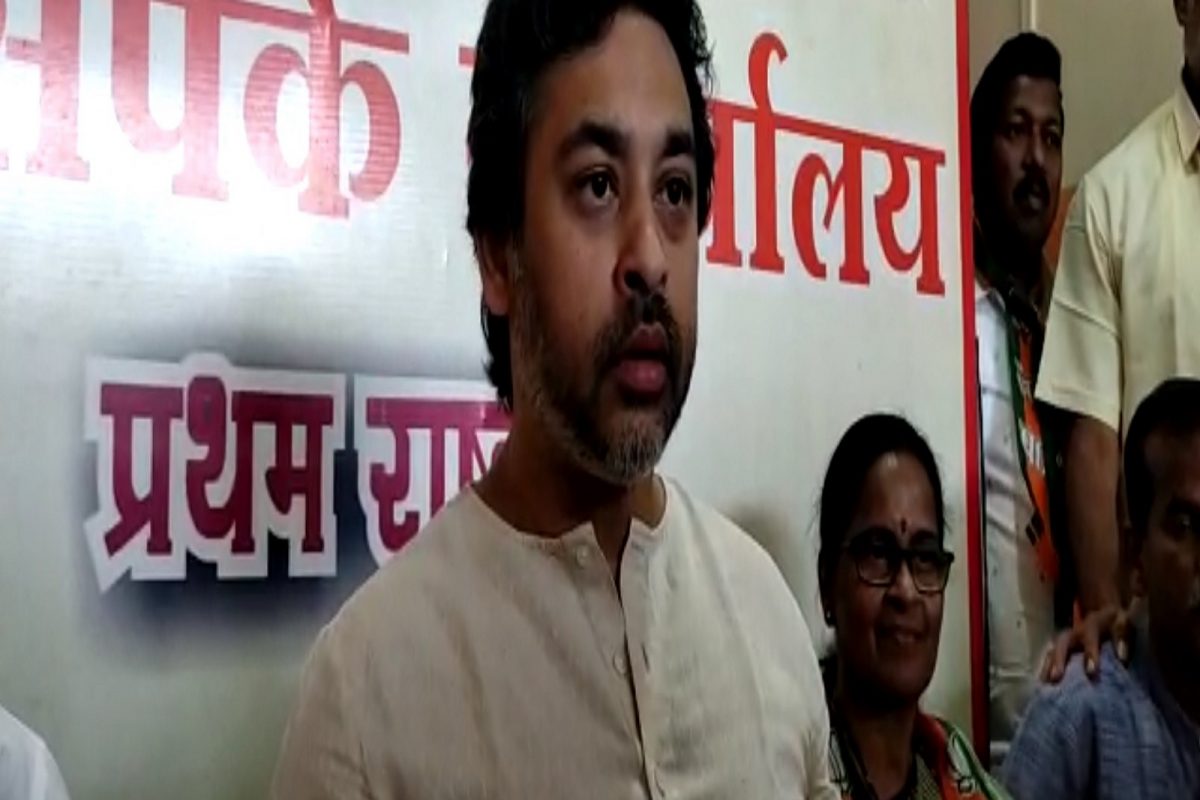 गुन्हा दाखल होताच निलेश राणेंचा प्रहार, 'मविआ' सरकारला विचारला रोखठोक सवाल