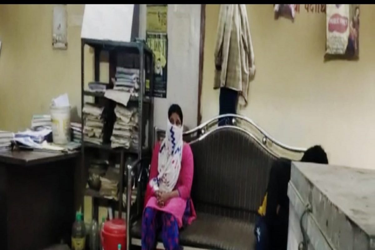 धक्कादायक! प्रेमात एवढी आंंधळी झाली महिला की नवरा-मुलांना सोडून बनली 'लेडी डॉन'