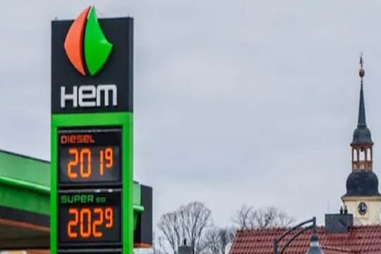 Russia Ukraine War: जर्मनीत इंधन दरवाढीचं कोडं सुटेना! मढ्याच्या टाळूवरील लोणी नेमकं कोण खातंय?