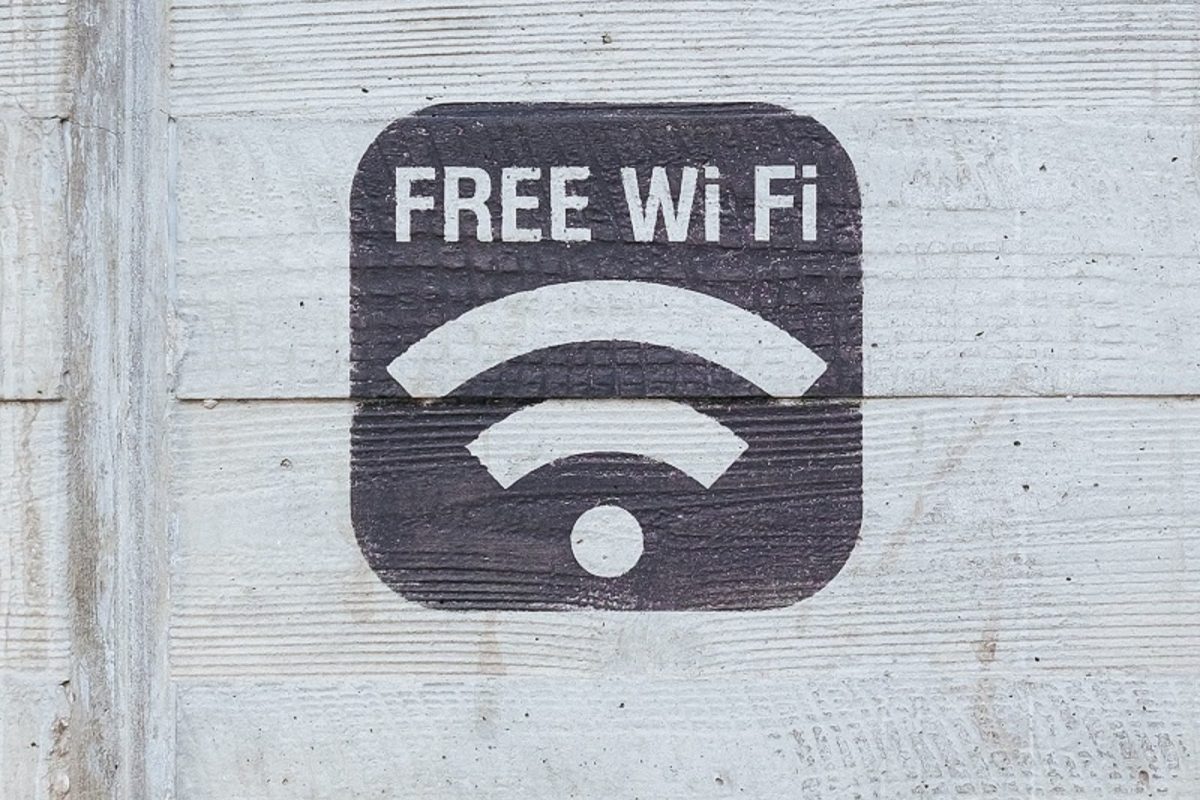 देशातील 6100 रेल्वे स्टेशन्सवर आहे Free WI-FI, वापर करताना जपून; आहे असुरक्षिततेची भीती