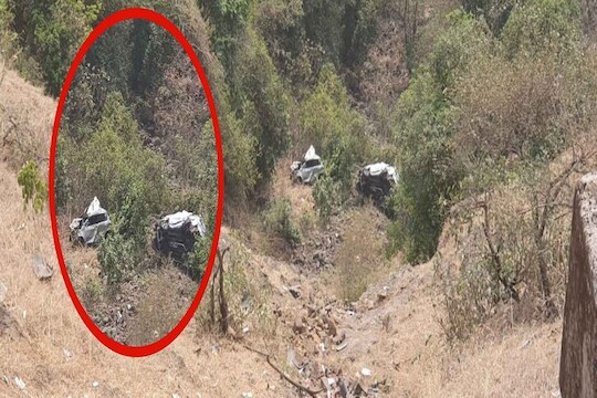 कोल्हापूर-रत्नागिरी मार्गावर भीषण अपघात, कार थेट दरीत कोसळली