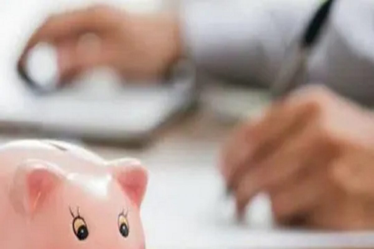 Investment Tips: मुलांच्या भविष्यासाठी गुंतवणुकीदरम्यान 'या' चुका टाळा, नुकसान होणार नाही