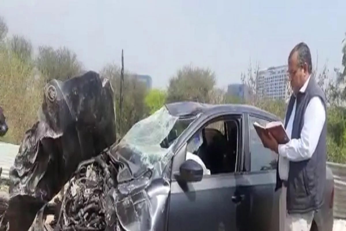 वेगवान स्कोडा कारनं चार Swiggy डिलिव्हरी Boys ना चिरडलं, चौघांचा उपचारादरम्यान मृत्यू