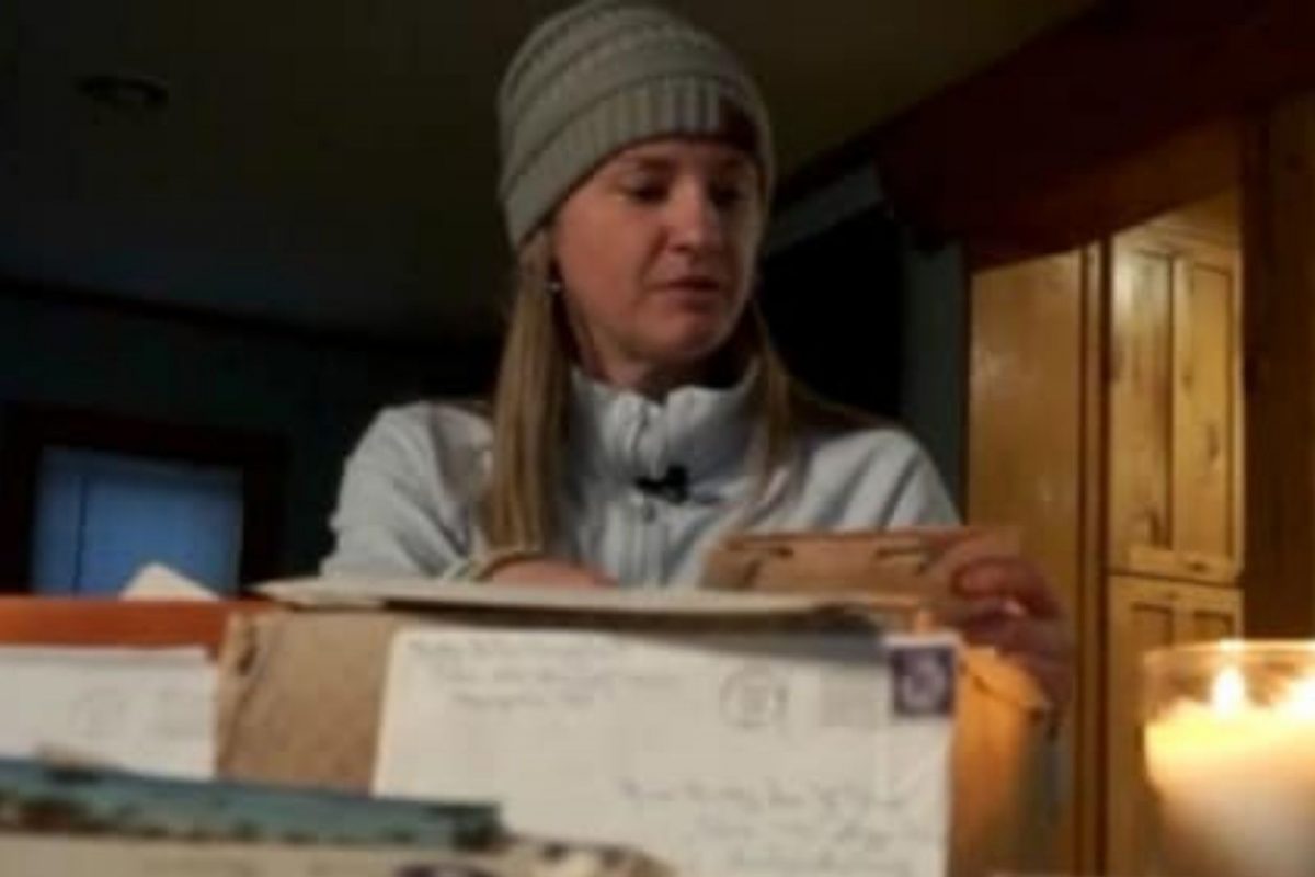 महिलेला आपल्याच घरात दिसला सिक्रेट दरवाजा; आतमध्ये सापडले 70 वर्षांपूर्वीचे प्रेमपत्र, वाचून झाली थक्क