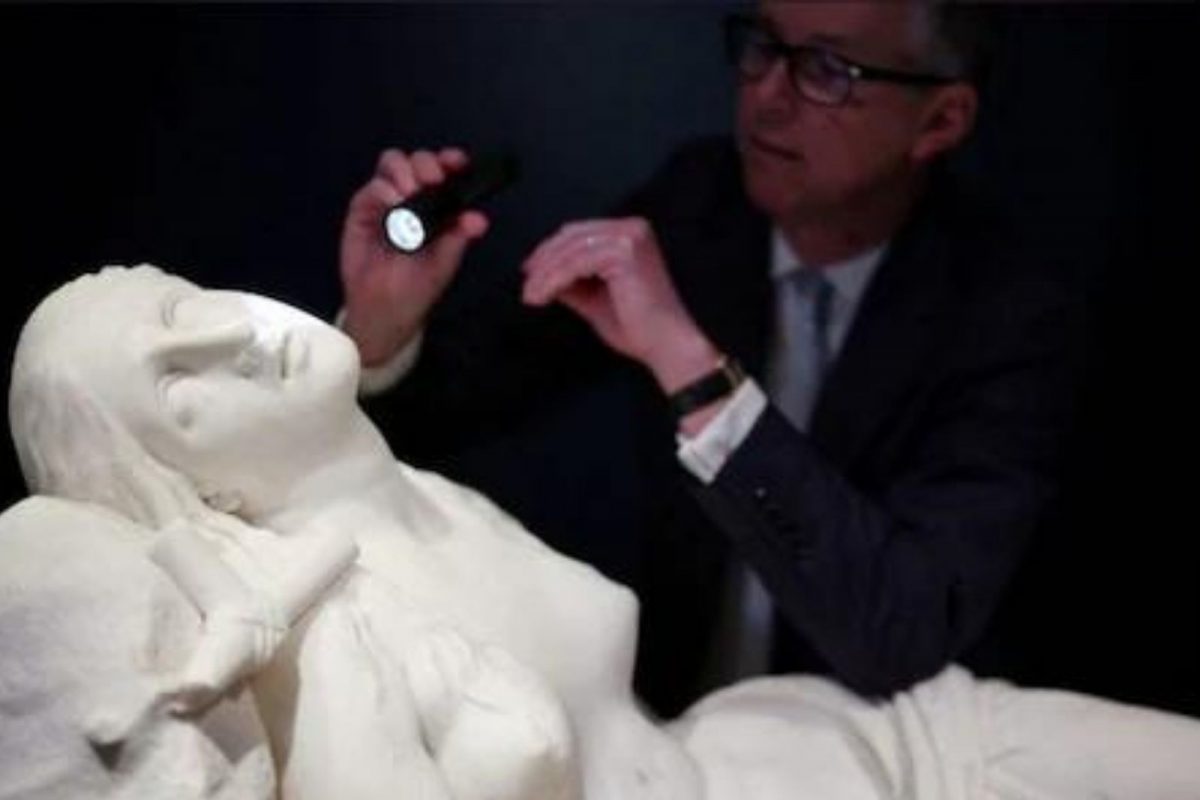 कपलने 5 लाखात खरेदी केलेला पुतळा; 20 वर्षांनी समोर आलं 200 वर्षांपूर्वीचं थक्क करणारं रहस्य