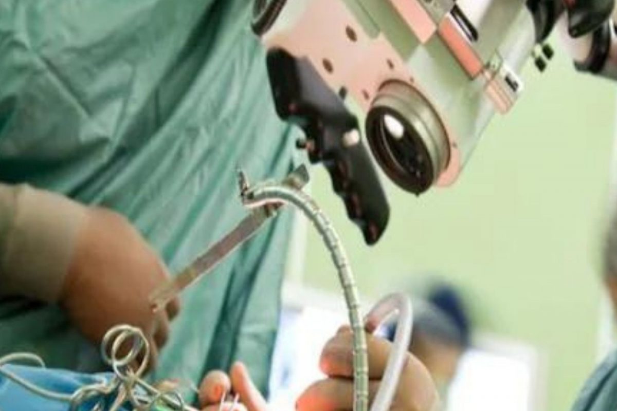 अर्धांगवायूमुळे 7 वर्ष बोलू शकला नाही; ऑपरेशन होताच केली अशी मागणी की डॉक्टरही शॉक