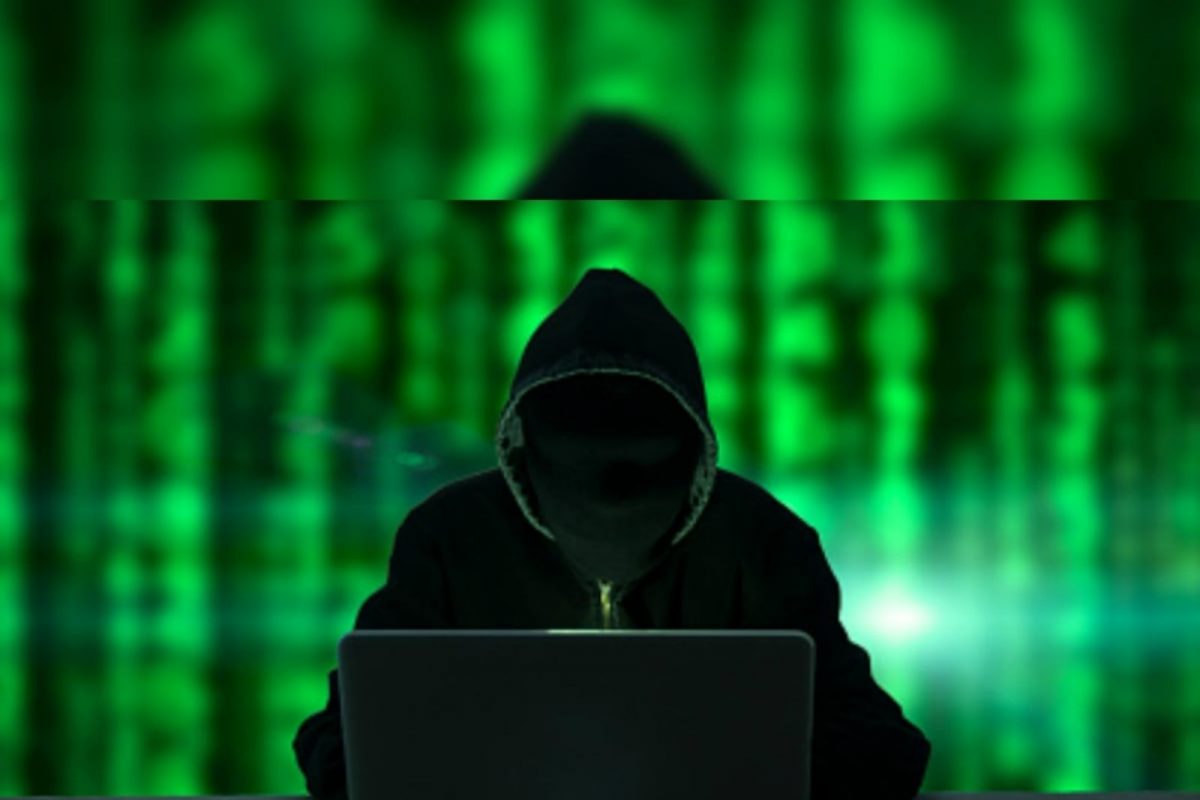 Facebook वर परदेशी महिलेशी मैत्री पडली महाग! 'मैत्रिणी'नं घातला 8 लाखांचा गंडा