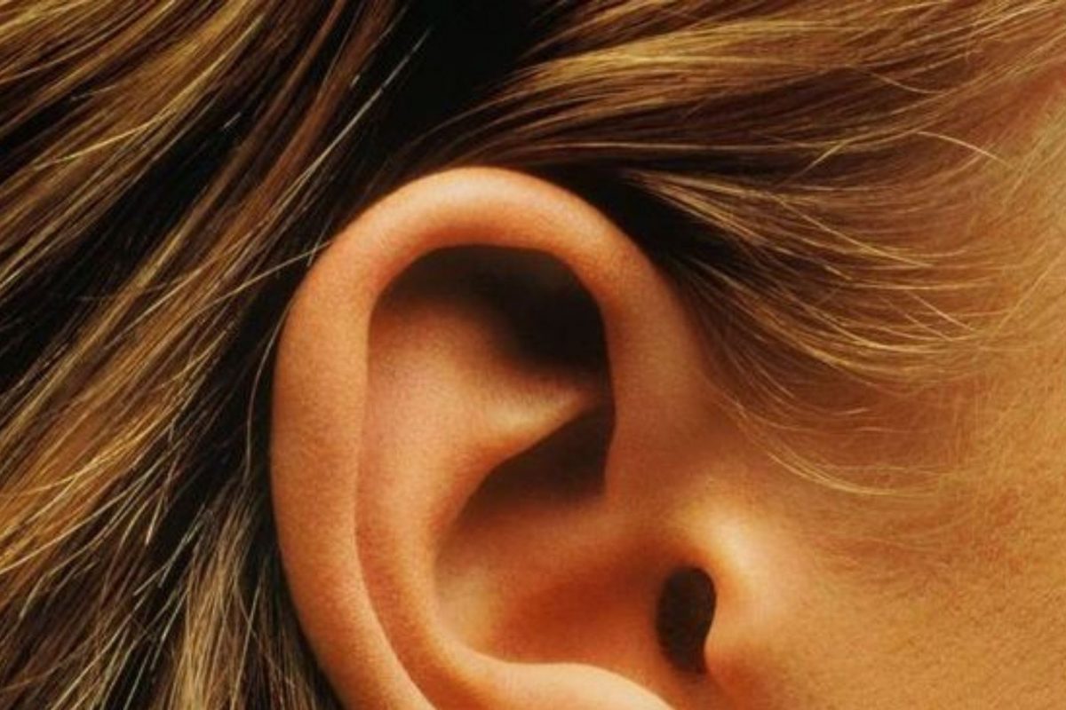 कानातील मळ काढण्यासाठी कधीच वापरू नका ‘या’ गोष्टी; दुखणं वाढण्याची शक्यता