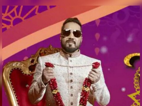 बॉलिवूडचा   (Bollywood)  आघाडीचा गायक मिका सिंह (Mika singh)  कायम वेगवेगळ्या कारणांमुळे चर्चेत असतो. कधी त्याची गाणी चर्चेचा विषय असतात तर कधी त्याची अफेअर्स आणि इतर उद्योग.