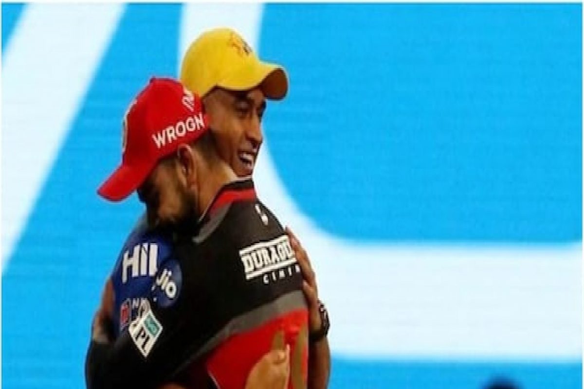 IPL 2022 : धोनीनं कॅप्टनसी सोडताच विराट भावुक, इमोशल पोस्ट शेअर करत म्हणाला...