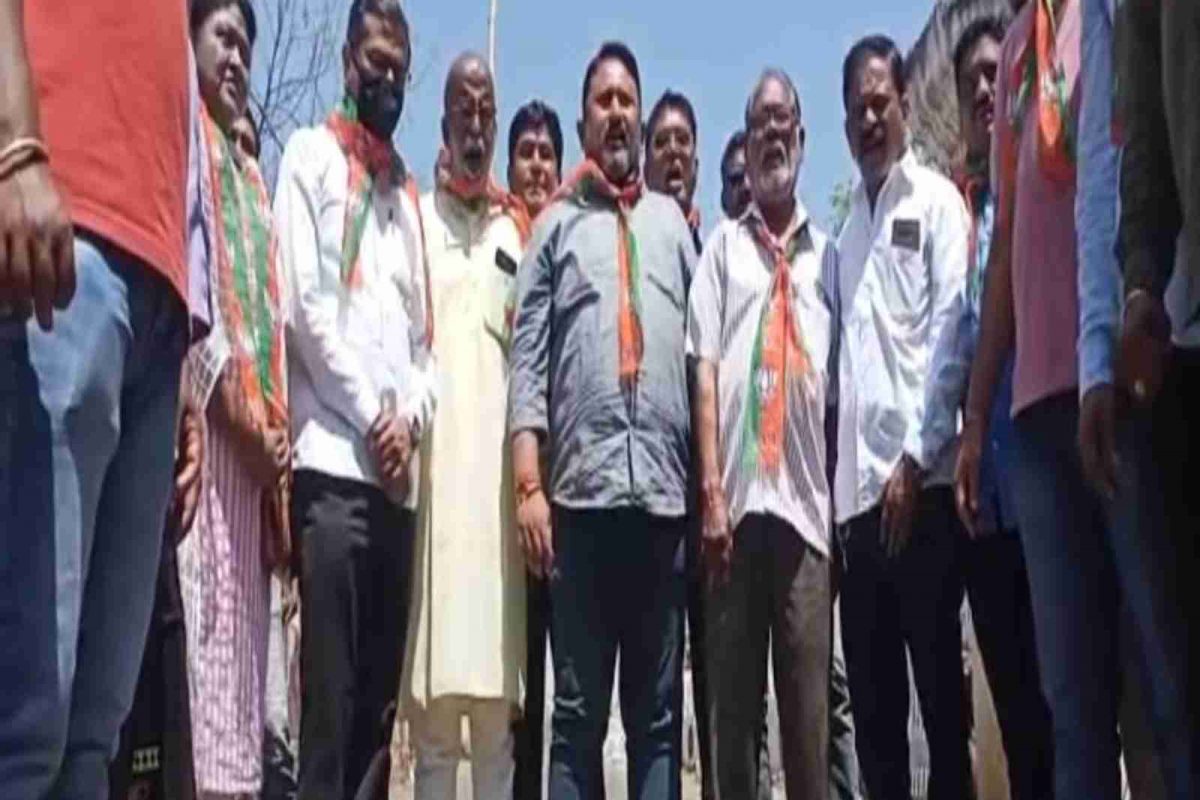 'फडणवीसांना हात लावाल तर महाविकास आघाडी जाळून टाकू', भाजप आमदाराचा इशारा