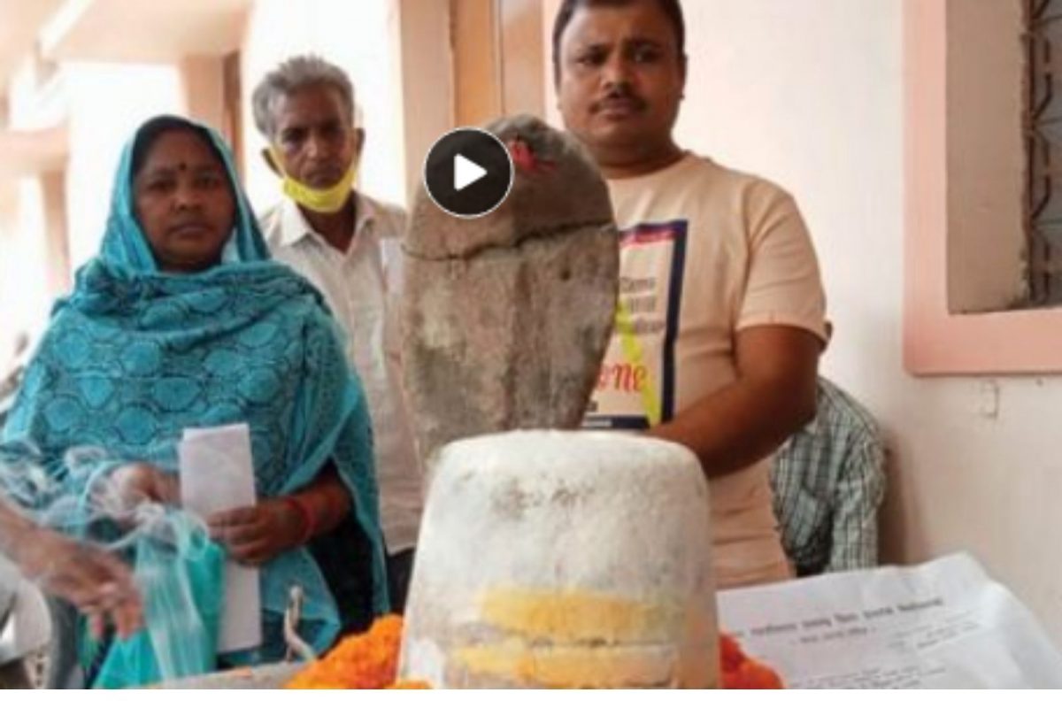 मंदिरातून देवालाच घेऊन गेले कोर्टात; पण त्यालाही मिळाली पुढची तारीख, अजब खटला