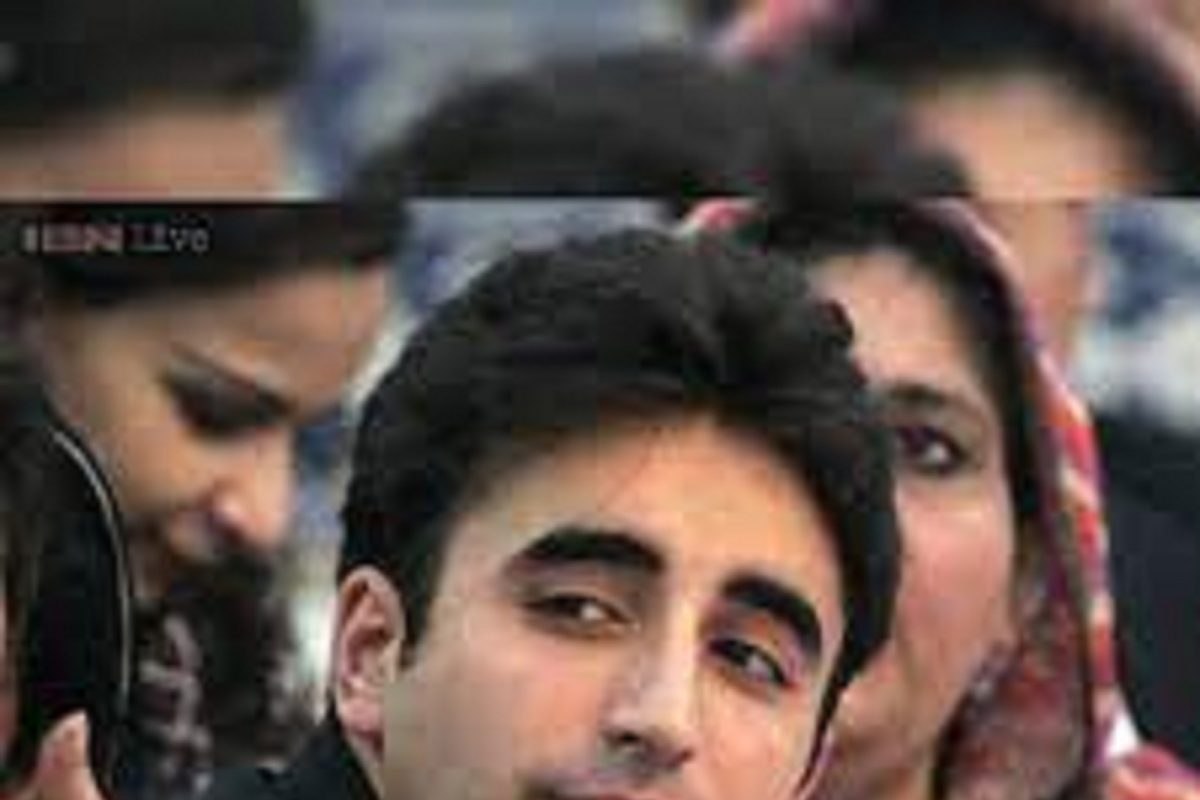 पाक पंतप्रधान इम्रान खान यांची खुर्ची धोक्यात! बंडखोरांनंतर आता बिलावल भुत्तो यांच्याकडून धमकी