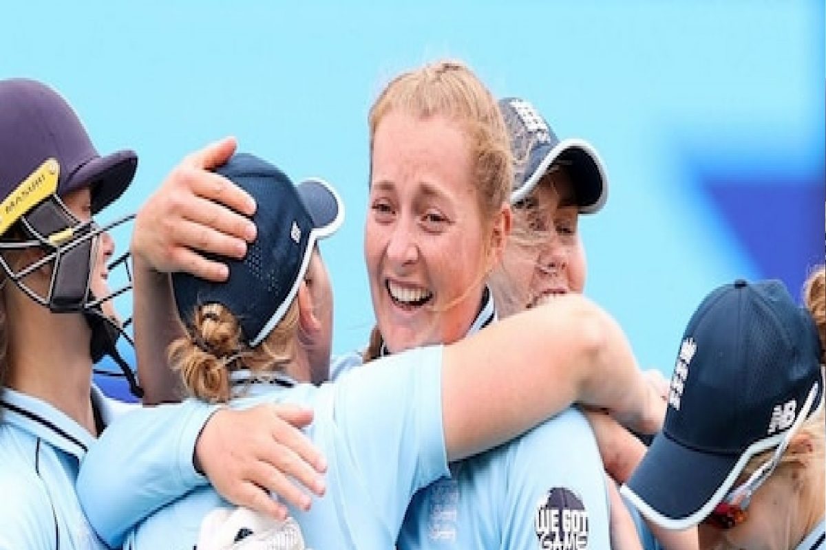 Women's World Cup : शेवटच्या जोडीनं टाळला इंग्लंडचा पराभव, यजमान टीमचं आव्हान धोक्यात