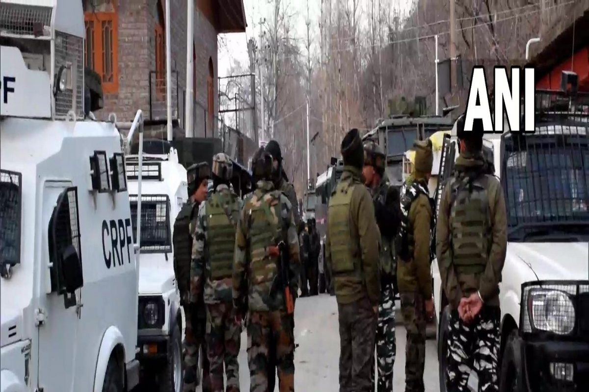 भारतीय सैन्याची मोठी कामगिरी; काश्मीर खोऱ्यातील चकमकीत चार दहशतवाद्यांचा खात्मा तर एकाला अटक