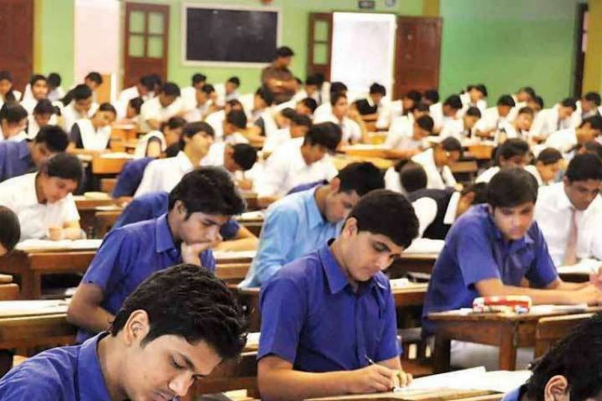 CBSE Exam 2022: होम सेंटरवरच व्हावी बोर्डाची परीक्षा; पालक का करताहेत अशी मागणी? वाचा