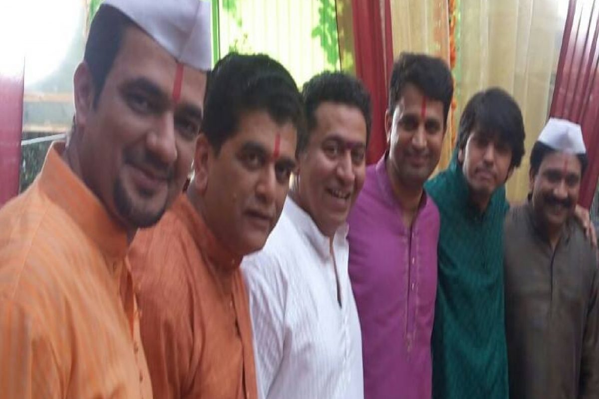 या अभिनेत्याने सुरू केला व्यवसाय, आंबे विकायला केली सुरूवात