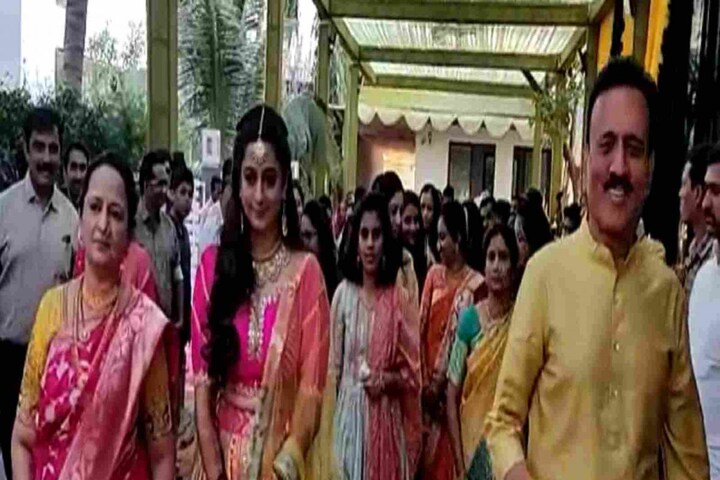 श्रेयाच्या डोळ्यांमधील भाव ते गिरीश महाजनांच्या चेहऱ्यावरील आनंद कॅमेऱ्यात कैद
