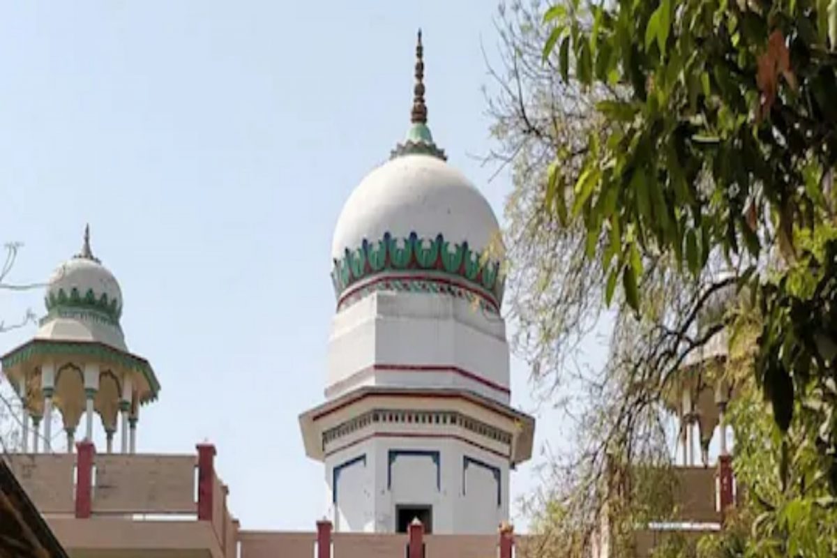 प्रियांका गांधी यांच्या मुक्कामामुळे युपी निवडणुकीत कबीर मठ चर्चेत? काय आहे या संप्रदायाचं महत्व?