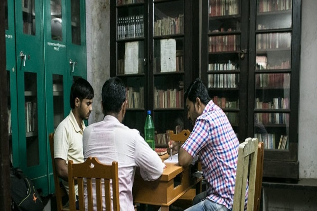 Libraries: वाचनप्रेमींची हक्काची जागा! मुंबईतील या ठिकाणी मिळतील हवी ती पुस्तकं