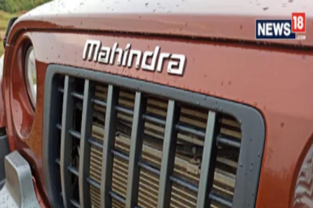 नवी Car खरेदी करताय? Mahindra च्या कारवर 3 लाखांपर्यंतची बंपर सूट
