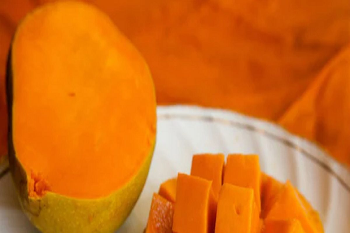 गोड-मधुर चवीचा आंबा खाण्याचे इतके फायदे तुम्हाला माहीत नसतील; मधुमेह, हृदयविकारांवरही भारी