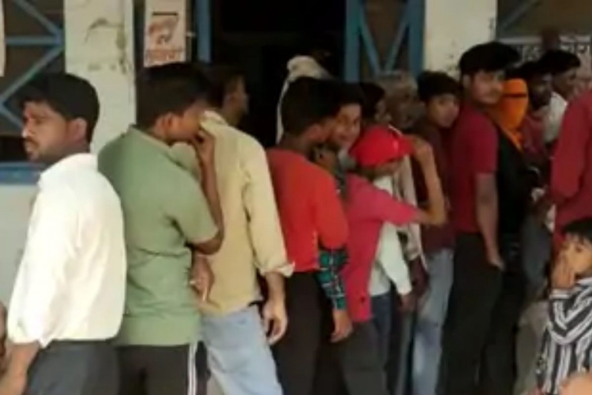 कुत्रा चावल्याने म्हशीचा मृत्यू; पण अख्खं गाव पोहोचलं रेबिजचं इंजेक्शन घ्यायला, काय आहे प्रकरण?