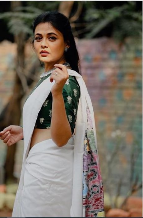 याआधी देखील प्रार्थना बेहेरेने साडी लुकमध्ये इन्स्टाग्राम अकाऊंटवर काही फोटो शेअर केले होते