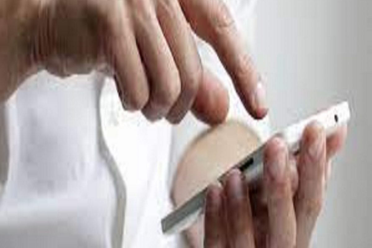 स्मार्टफोन किंवा फीचर फोनवर नेटवर्कची समस्या दूर करण्यासाठी रिस्टार्ट करू शकता. स्मार्टफोनमध्ये रिस्टार्टचा पर्याय मिळतो. पण फीचर फोनमध्ये फोन स्विच ऑफ करुन पुन्हा ऑन करू शकता. यामुळे नेटवर्कसंबंधी समस्या दूर होऊ शकते.