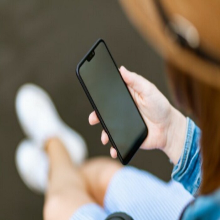 होमपेजवर Block Stolen/ lost mobile असं एक लाल रंगाचं बटण दिसेल. त्यावर क्लिक केल्यानंतर, एक फॉर्म ओपन होईल.