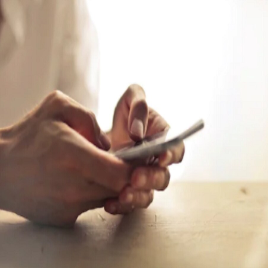 इथे मोबाईल नंबर, IMEI 1/IMEI 2, फोन कंपनी, फोन मॉडेल, चोरी झालेल्या फोनचं बिल यासारखी माहिती भरावी लागेल. त्यानंतर Submit वर क्लिक करावं लागेल. अशारितीने फोन ब्लॉक करता येईल.
