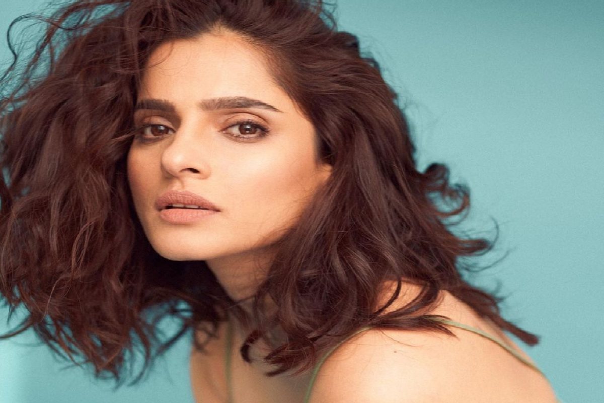 प्रिया बापटने दिला किलर लूक पण चाहत्यांना आवरेना हसू; केल्या मजेशीर कमेंट कारण...