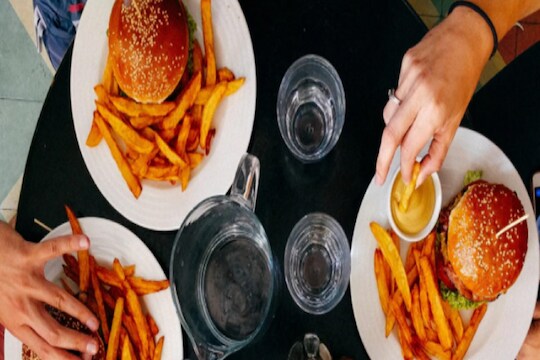 Best Restaurant in Thane: रविवारी डिनर डेट प्लॅन करताय? ठाण्यात या रेस्टॉरंटमध्ये मिळेल Best Food