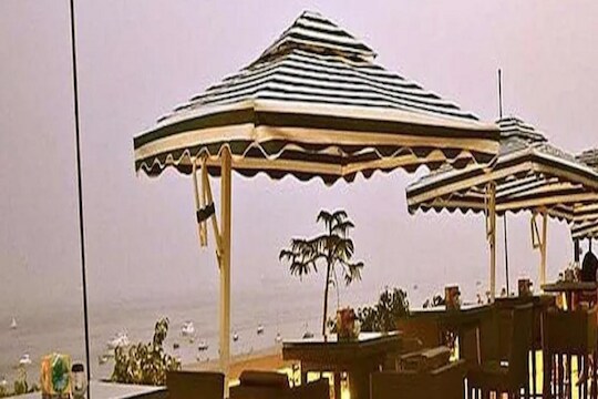 Sea View Restaurant:लाटांचा आवाज... थंड वारा अन् जेवणाचा बेत, मुंबईतील या रेस्टॉरंटमध्ये खास होईल तुमची डिनर डेट