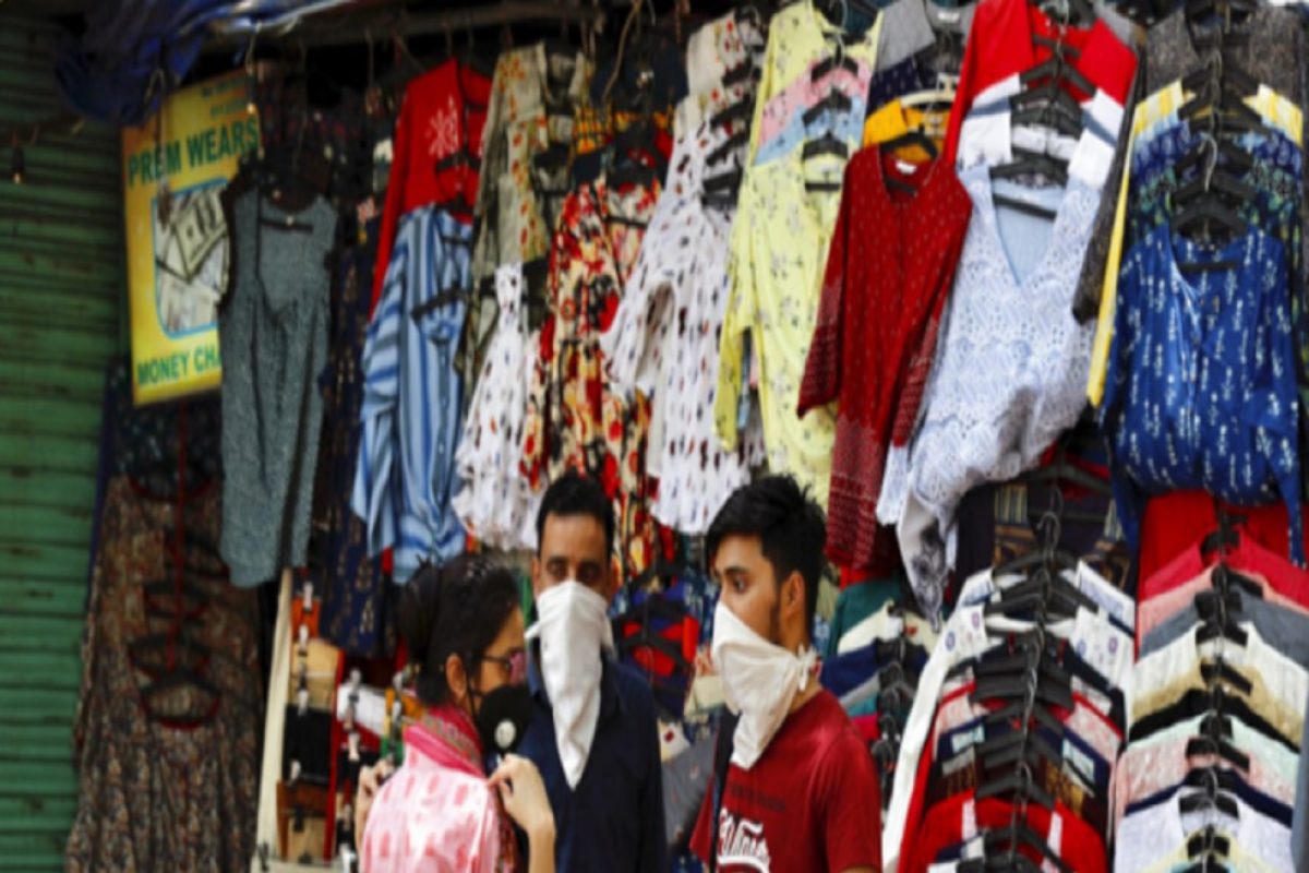 Mumbai Shopping: स्वस्तात मस्त! स्ट्रिट शॉपिंगसाठी पॉप्युलर आहेत ही ठिकाणी