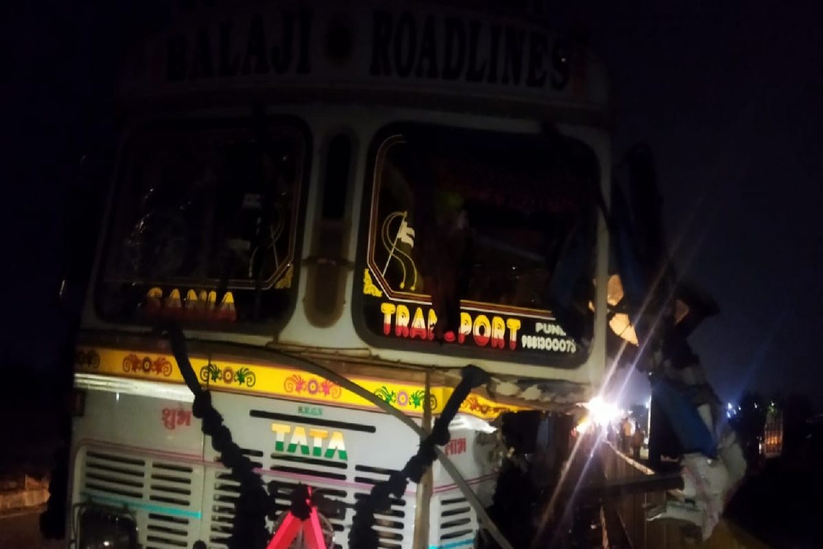 ट्रकची धडक; वारकऱ्यांच्या दिंडीचा भीषण अपघात, 5 जणांचा मृत्यू, 30-40 जखमी