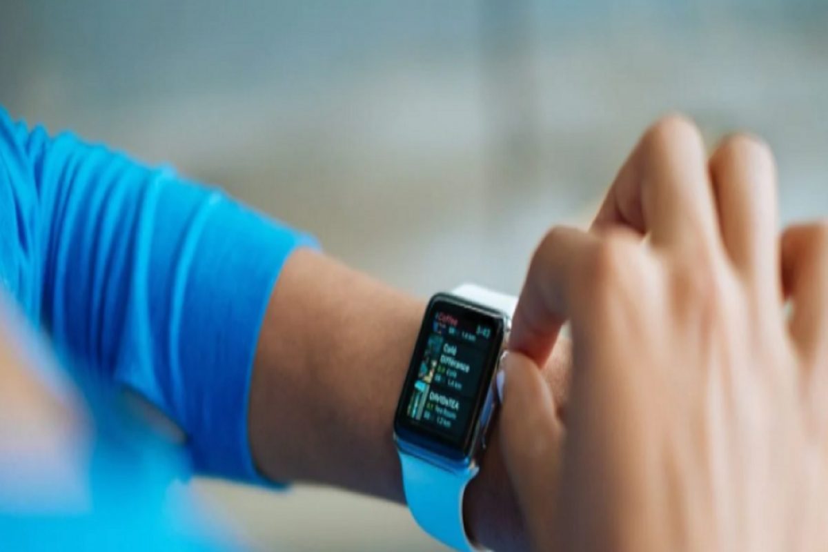 घड्याळ - वास्तुशास्त्रात घड्याळाला सकारात्मकता आणि नकारात्मकता या दोन्हींशी जोडलेले मानले जाते. मनगटावर दुसऱ्याचे घड्याळ घालणे अशुभ मानले जाते. असे केल्याने माणसाचा वाईट काळ सुरू होतो, असे म्हणतात.