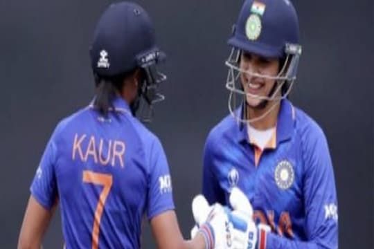 Women's World Cup : भारताच्या मोठ्या विजयानंतर स्मृतीचा दिलदारपणा, आनंदाच्या क्षणी जिंकलं 'हरमन'