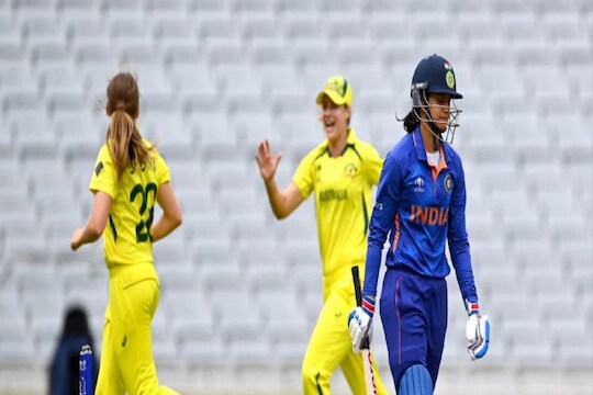 Women's World Cup, IND vs AUS : टीम इंडियाची खराब सुरूवात, फॉर्मातील स्मृती झटपट परतली