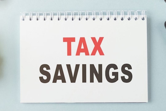 Tax Saving Tips: नवीन वर्षात टॅक्स नियोजनाची चिंता सोडा, सोप्या टिप्स फॉलो करा आणि पैसे वाचवा