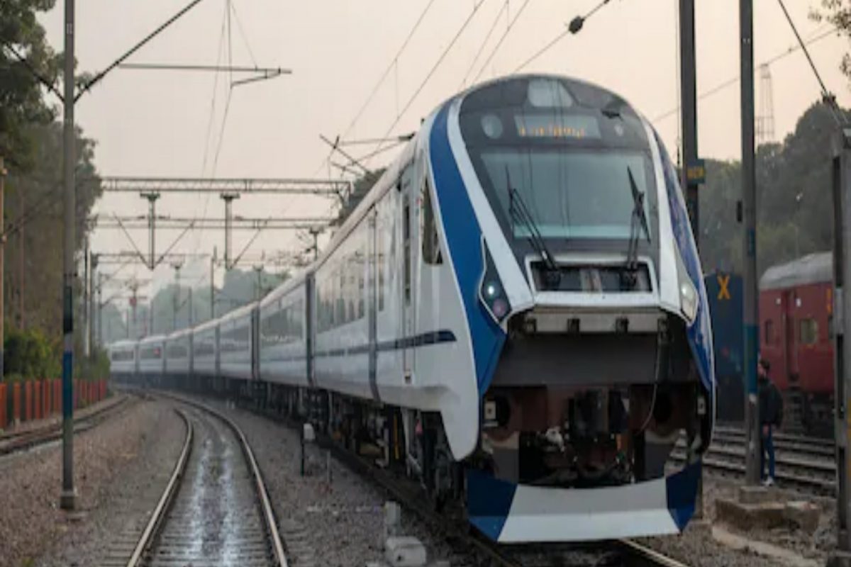 आता 200 किमी प्रतितास वेगाने धावणार Vande Bharat ट्रेन! वेग वाढवण्यासाठी ही आहे योजना
