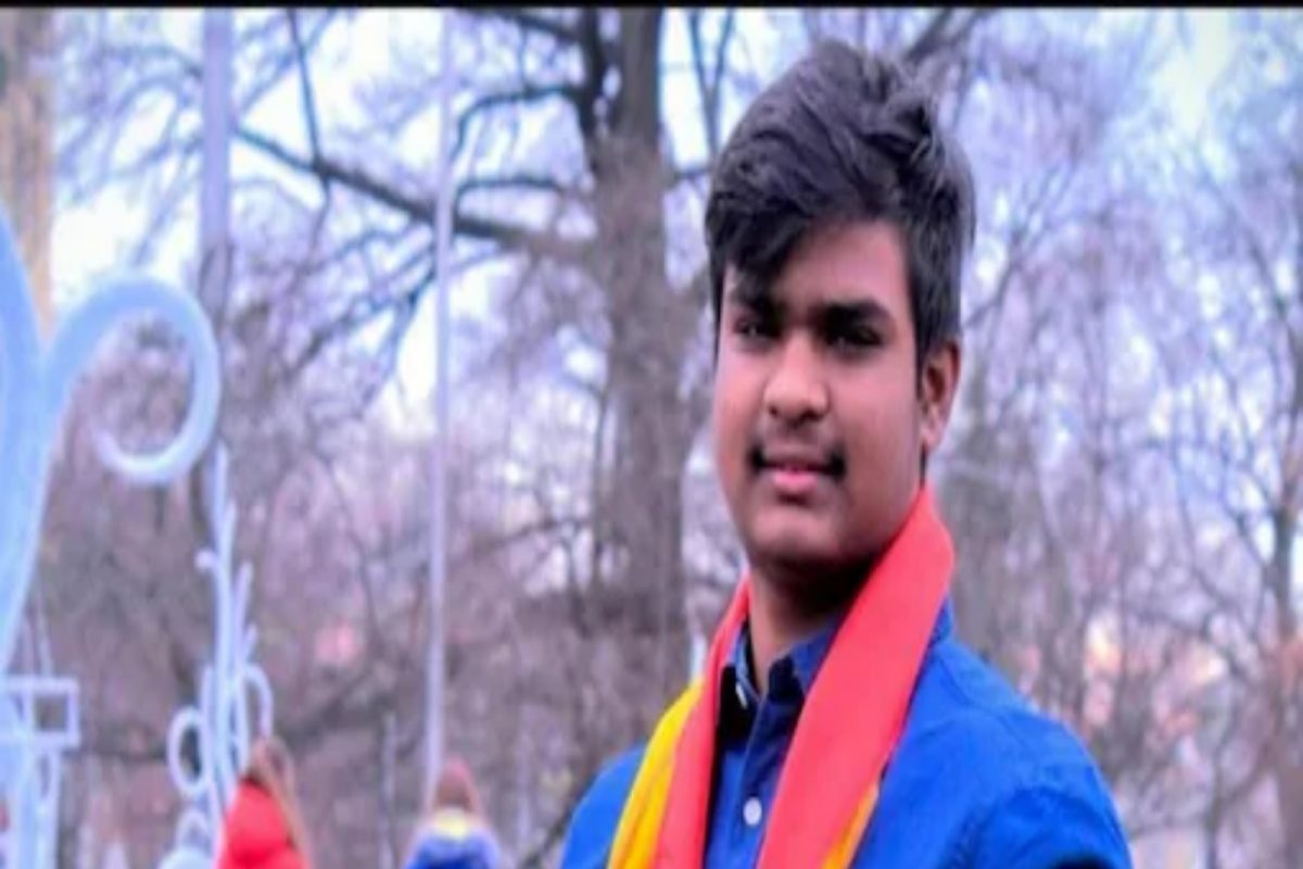 सगळीकडे आक्रोश अन् कानठाळ्या बसवणारा आवाज! 'आम्ही खूप घाबरलोय... भारतीय विद्यार्थ्याने सांगितली व्यथा