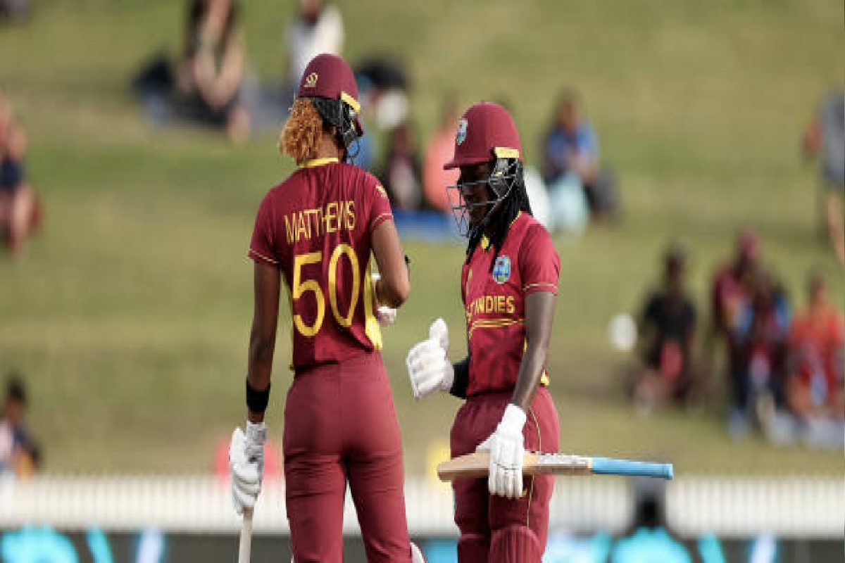 Women's World Cup : 4,4,4,1,4,4 वेस्ट इंडिजची पॉवरफुल सुरूवात, भारताच्या अनुभवी बॉलरची धुलाई! VIDEO