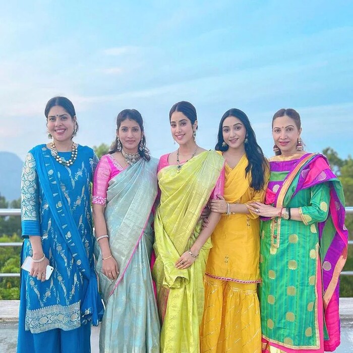 जान्हवी आज तिचा 25 वा वाढदिवस साजरा करत आहे. ज्यासाठी ती तिरूपतीला गेली आहे. (फोटो साभारः इन्स्टाग्रामः @janhvikapoor)