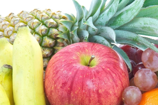 पावसात सर्दी आणि फ्लू झाल्यास दलिया, खिचडी आणि फळे 4-5 दिवस खावीत. यामुळे तुम्हाला त्रासातून आराम मिळेल. फळांचा रस देखील या ऋतूत शरीरासाठी फायदेशीर ठरतो.
(सूचना : येथे दिलेली माहिती सामान्य वैद्यकीय माहितीवर आधारित आहे. न्यूज 18 लोकमत त्याची हमी देत नाही.)