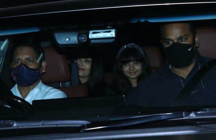 हे पहिल्यांदाच नव्हे की ऐश्वर्याच्या प्रेग्नेन्सीबाबत चर्चा झाली आहे. याआधी देखील अशी अफवा अनेकदा समोर आली होती, जी की नेहमी खोटी ठरली आहे. (फोटो सौजन्य- Viral Bhayani) 