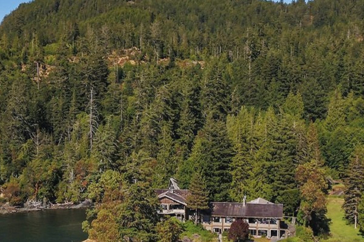 युक्रेनच्या निर्वासितांसाठी कॅनडाचे देवदूत आले धावून, त्यांचं घर बनलंय Ukrainian Safe Haven