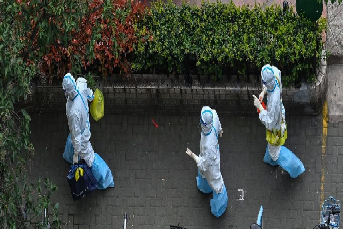 ब्रिटनमध्ये कोरोनाचा नवा रेकॉर्ड, दर 16 पैकी एक व्यक्ती Covid Positive